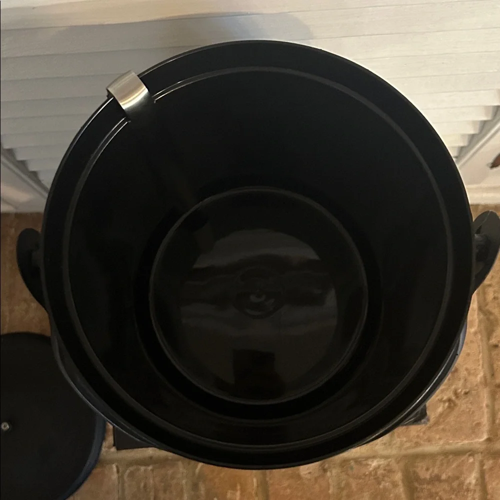 Houdini Ice Bucket with ice tongs